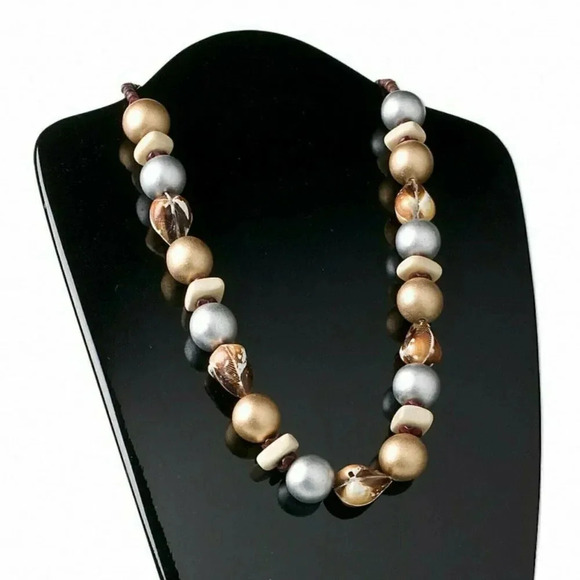 Handcrafted Ethnic Chunky Wood and Cockle Shell Necklace - Picture 1 of 1
